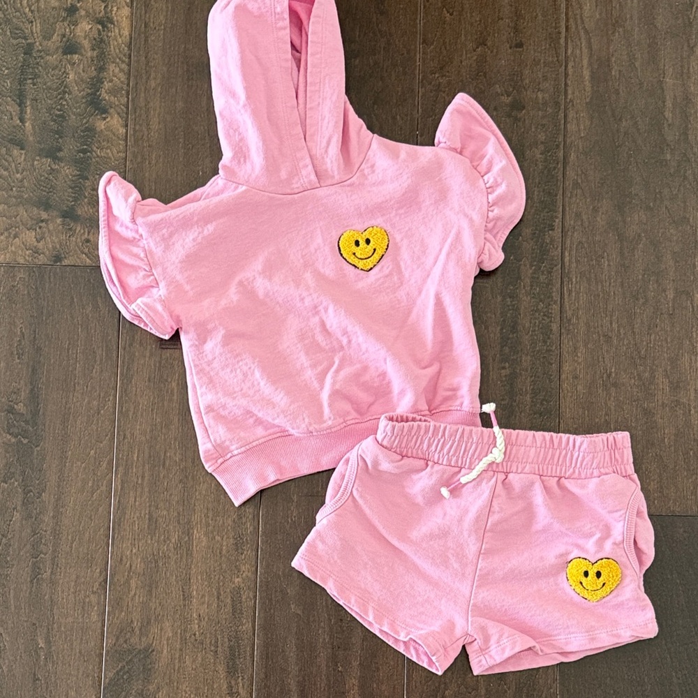 Jessica Simpson Toddler Girls Pink Top and short set with Smiley Heart Patch